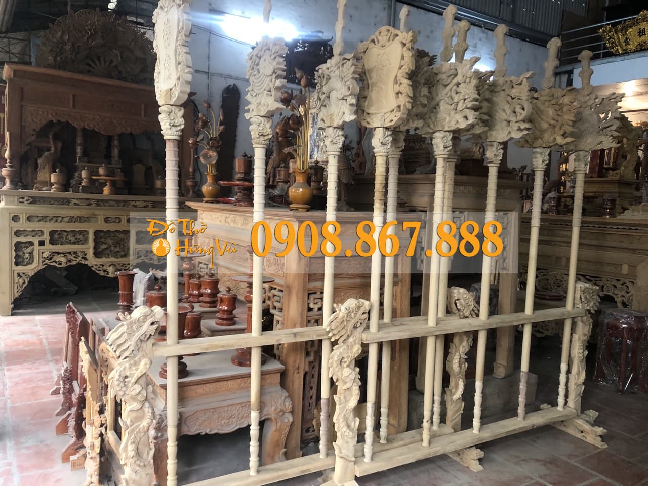 Bộ Bát Bửu Chấp Kích Thờ Gỗ Dổi Sơn Son Thếp Vàng