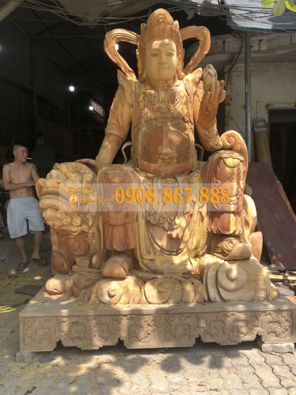 Tượng Hộ Pháp Trong Chùa