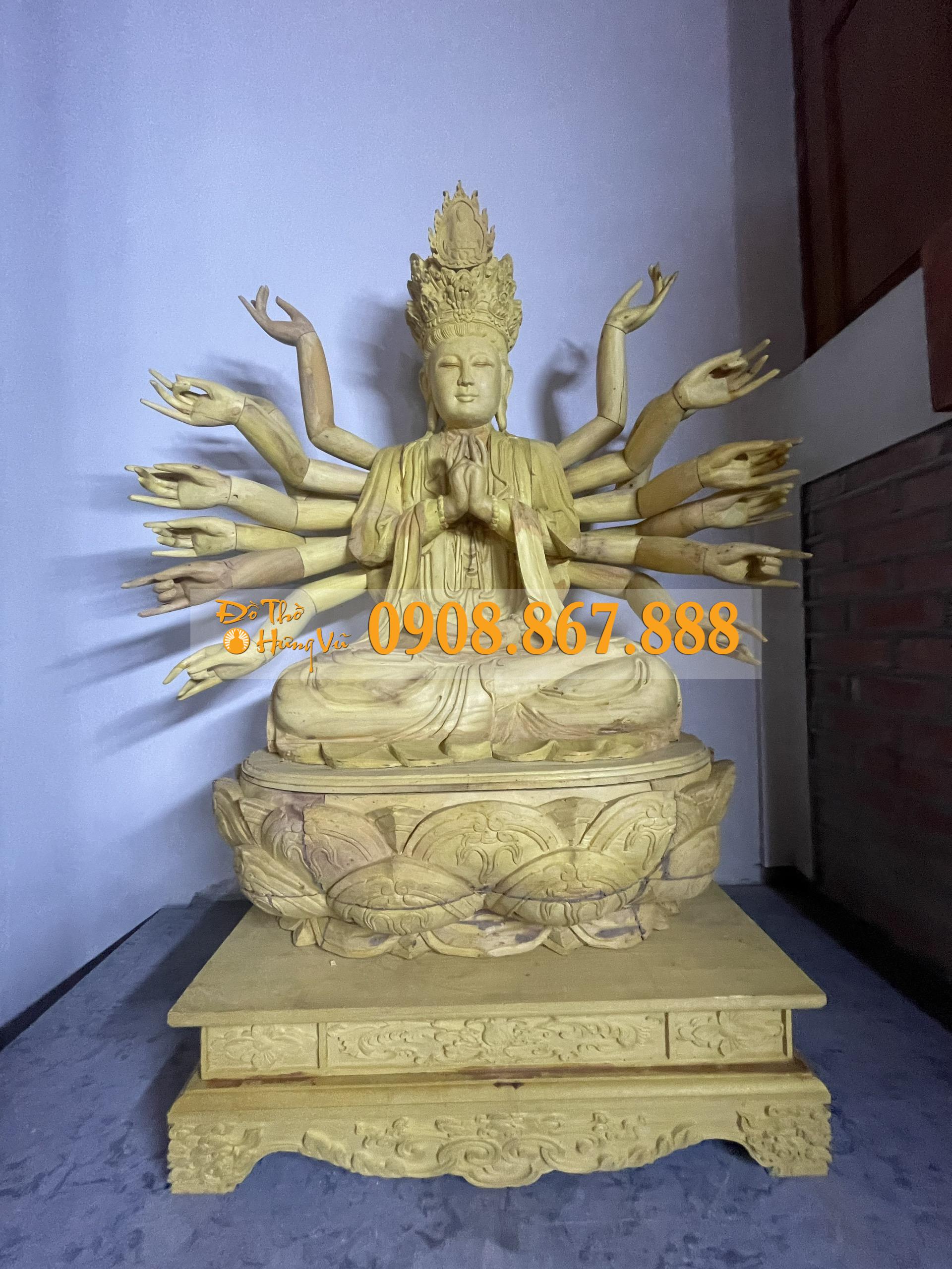 Tượng Phật Bà Quan Âm Bồ Tát bằng gỗ