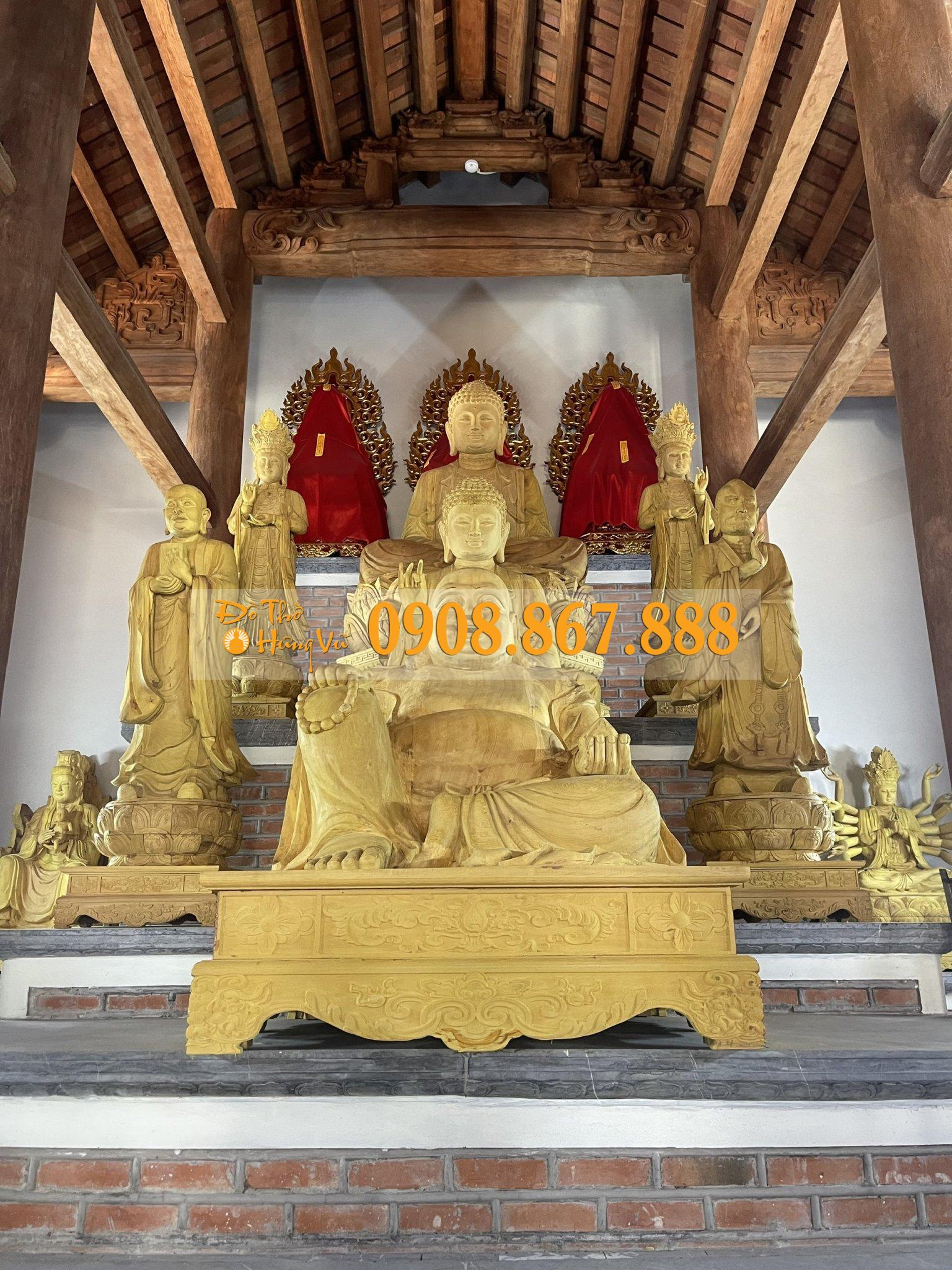 Tượng Phật Di Lặc bằng gỗ mít