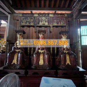 Y môn thờ bằng gỗ