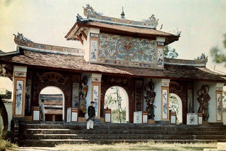 Cổng tam quan chùa Thiên Mụ