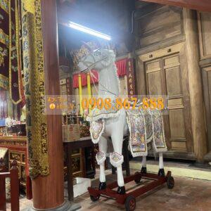 Ngựa Thờ Trong Đình