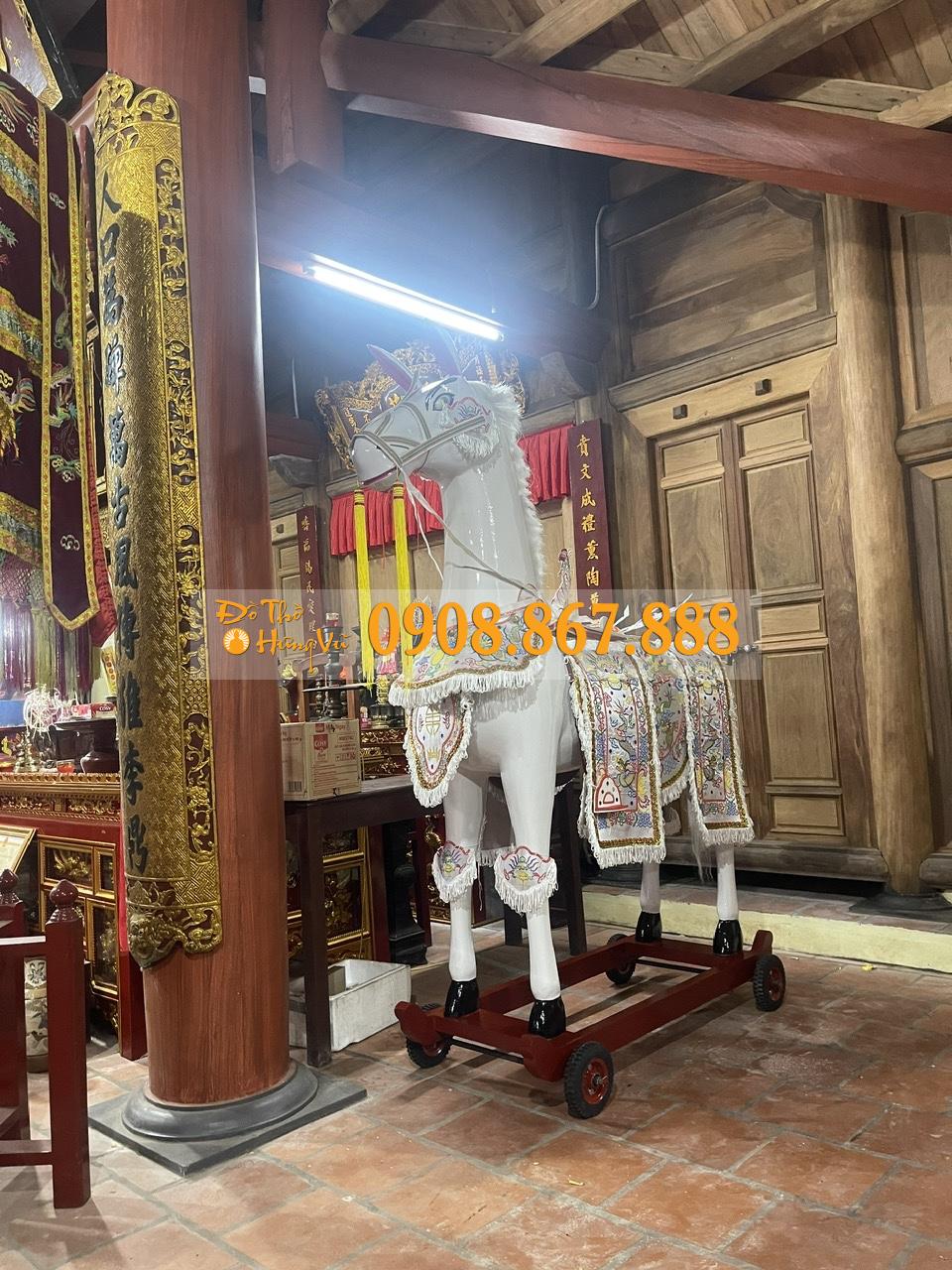 Ngựa Thờ Trong Đình